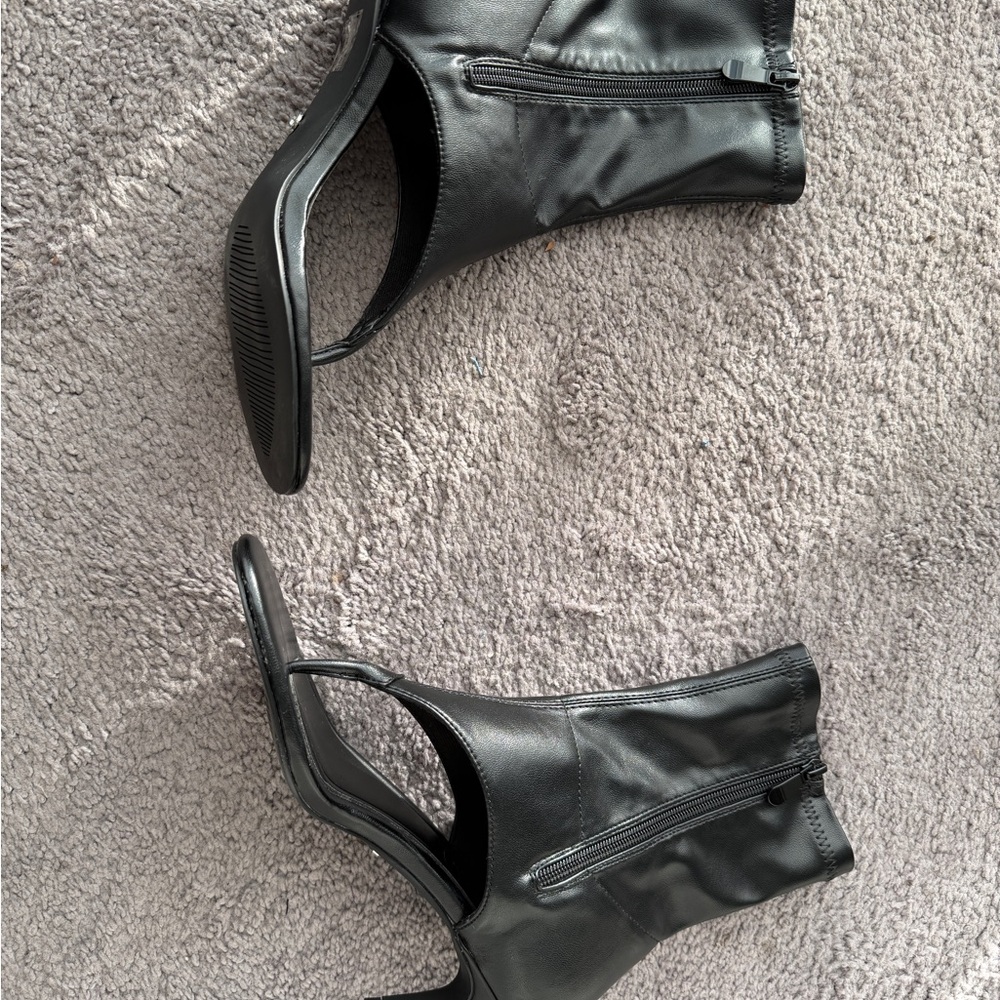 NWOT AKIRA Black Thong Ankle Boots - Picture 3 of 5